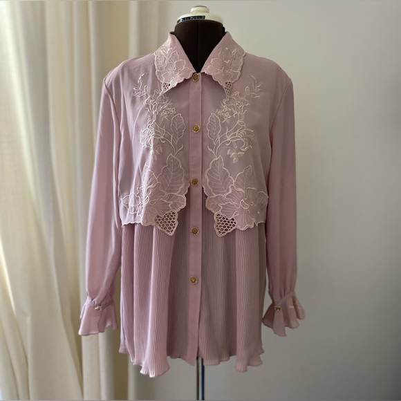 Wirona Tops - Vintage Wirona button down blouse